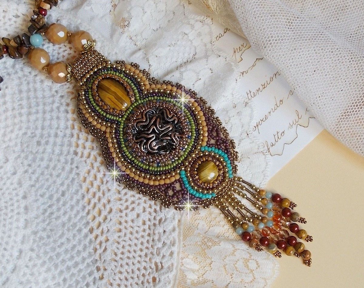Fauve hängande halsband broderat med flera tigerögon, Haute-Couture stil