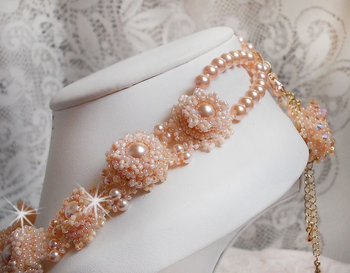 Idylle Beauté Haute-Couture halsband, inget annat än Swarovski-pärlor och fröpärlor 