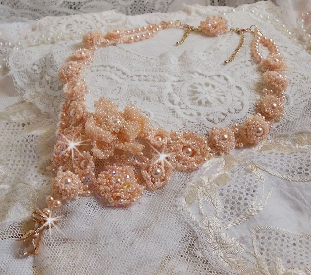 Idylle Beauté Haute-Couture halsband, inget annat än Swarovski-pärlor och fröpärlor 