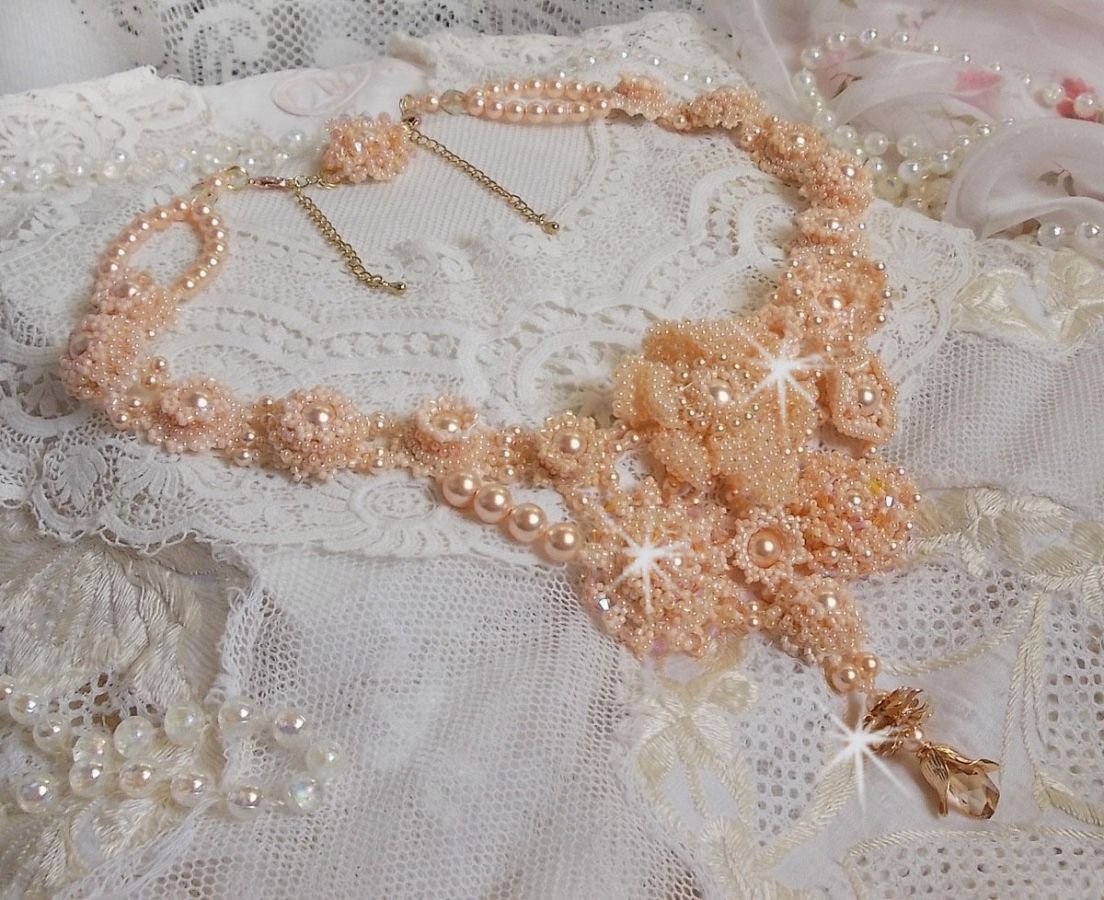 Idylle Beauté Haute-Couture halsband, inget annat än Swarovski-pärlor och fröpärlor 
