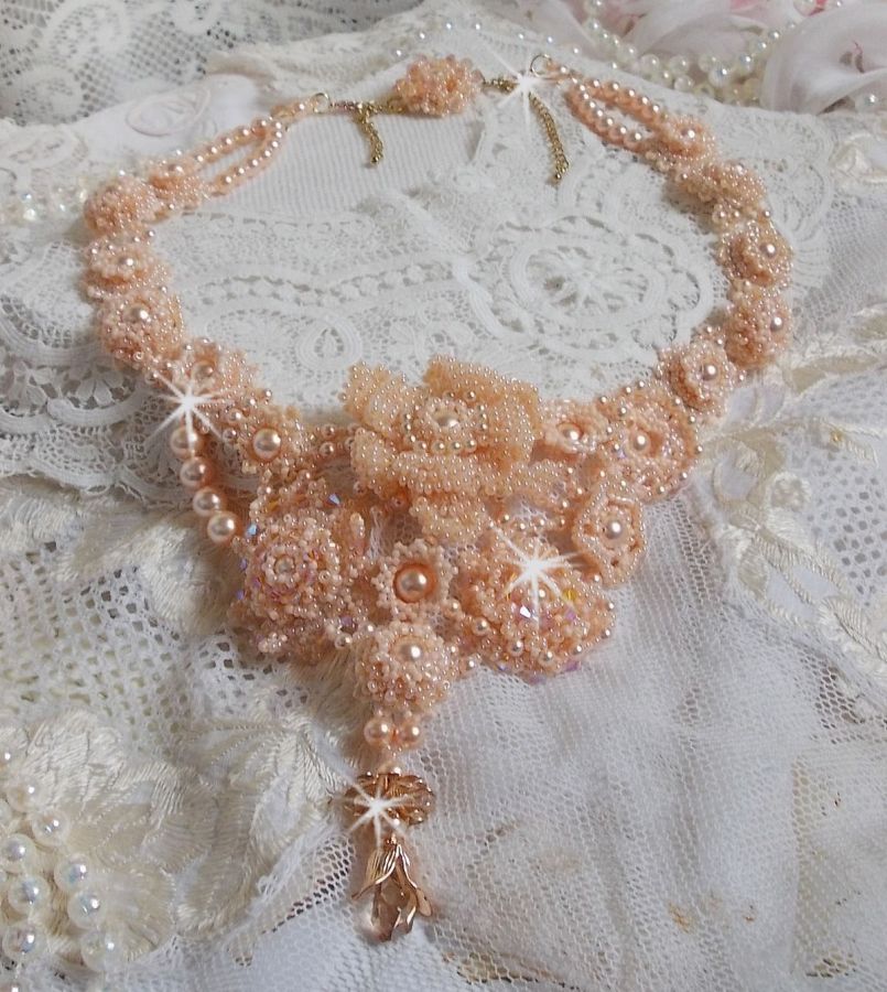 Idylle Beauté Haute-Couture halsband, inget annat än Swarovski-pärlor och fröpärlor 