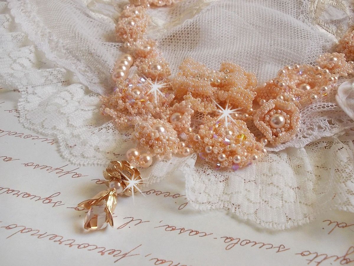Idylle Beauté Haute-Couture halsband, inget annat än Swarovski-pärlor och fröpärlor 
