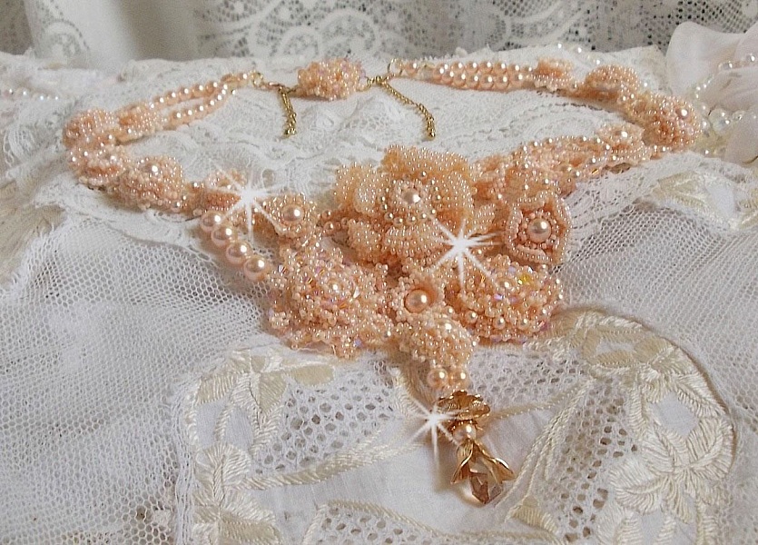 Idylle Beaut&eacute; Haute-Couture halsband, inget annat &auml;n Swarovski-p&auml;rlor och fr&ouml;p&auml;rlor 