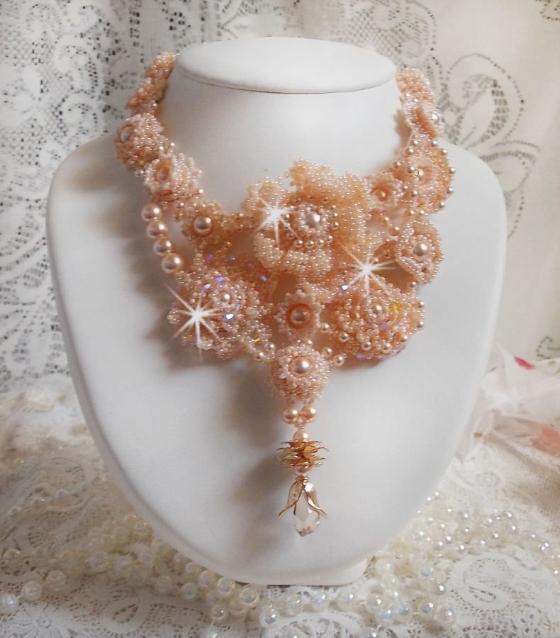 Idylle Beauté Haute-Couture halsband, inget annat än Swarovski-pärlor och fröpärlor 