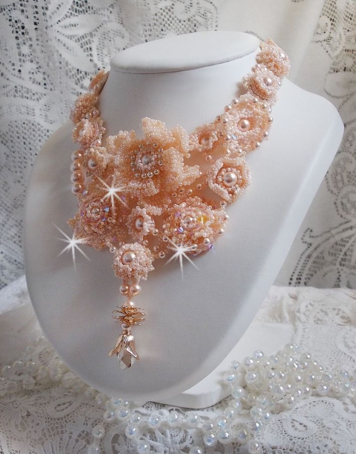 Idylle Beauté Haute-Couture halsband, inget annat än Swarovski-pärlor och fröpärlor 