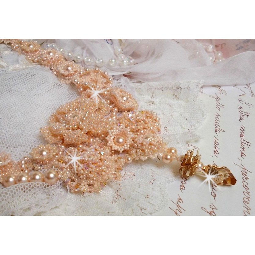 Idylle Beauté Haute-Couture halsband, inget annat än Swarovski-pärlor och fröpärlor 