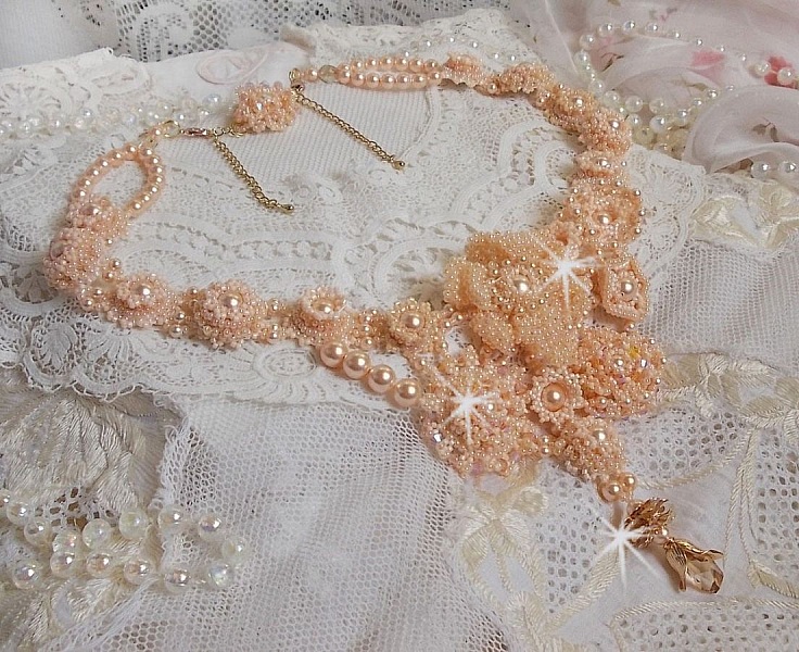 Idylle Beaut&eacute; Haute-Couture halsband, inget annat &auml;n Swarovski-p&auml;rlor och fr&ouml;p&auml;rlor 