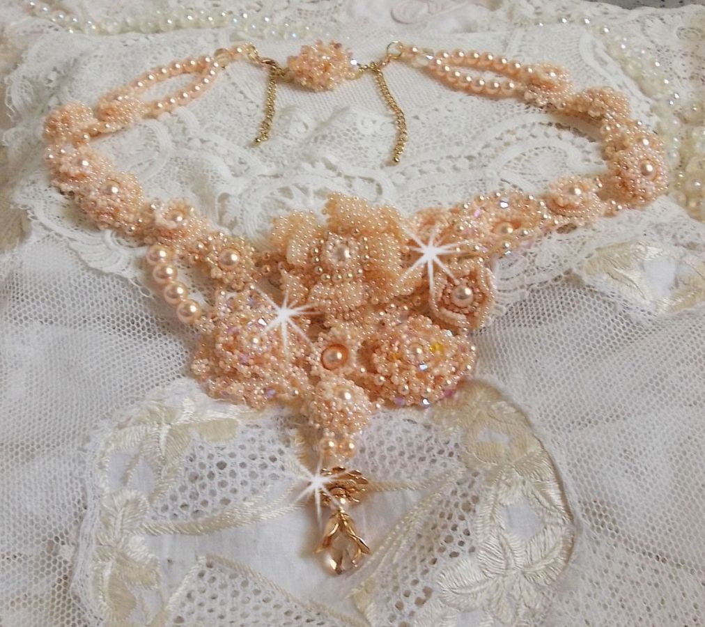 Idylle Beauté Haute-Couture halsband, inget annat än Swarovski-pärlor och fröpärlor 