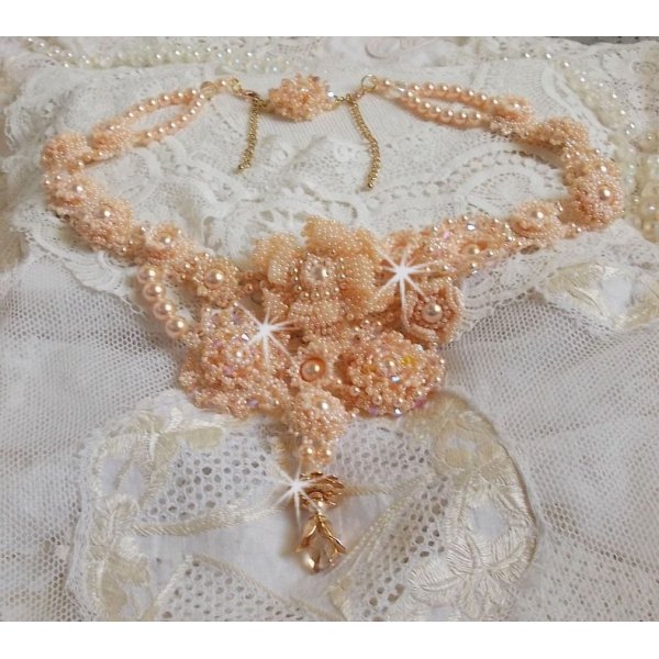 Idylle Beaut&eacute; Haute-Couture halsband, inget annat &auml;n Swarovski-p&auml;rlor och fr&ouml;p&auml;rlor 