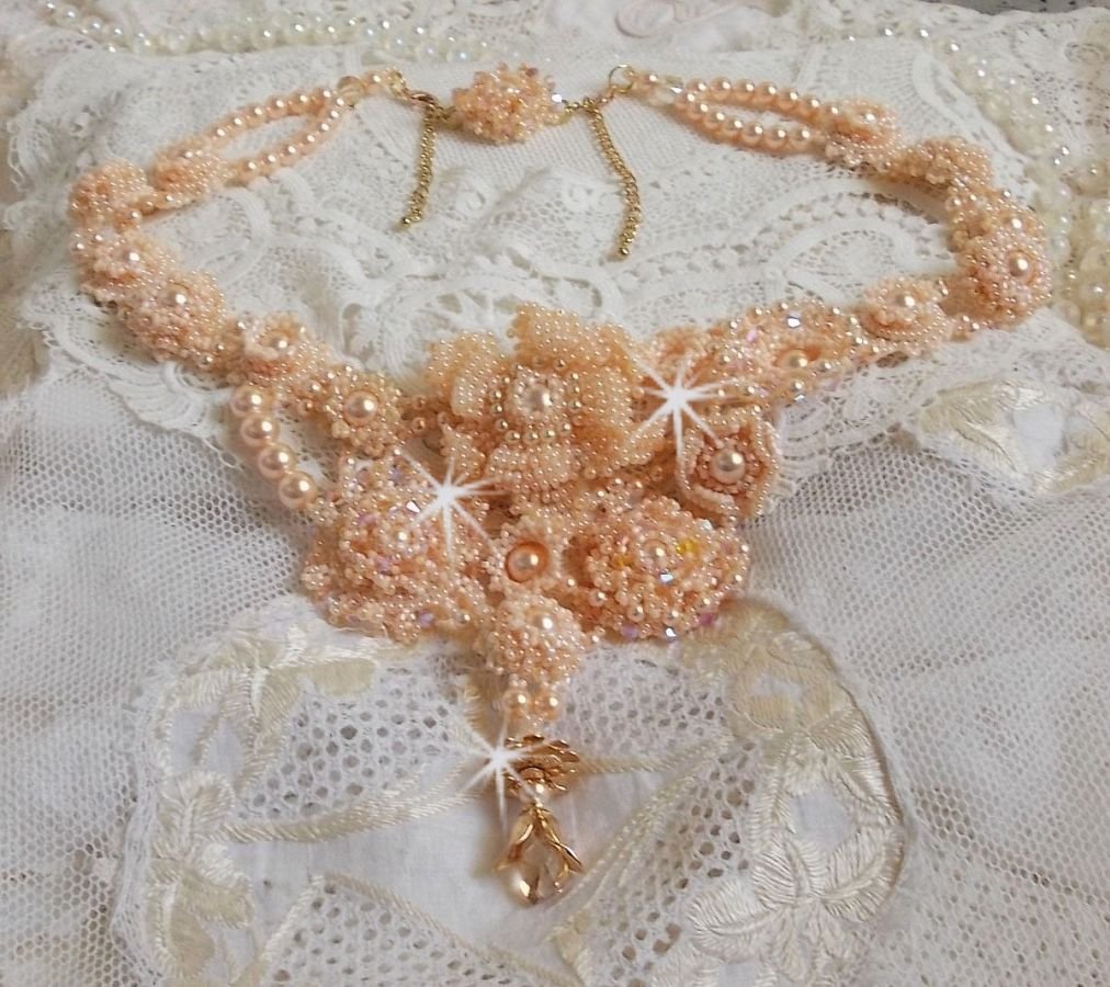 Idylle Beauté Haute-Couture halsband, inget annat än Swarovski-pärlor och fröpärlor 