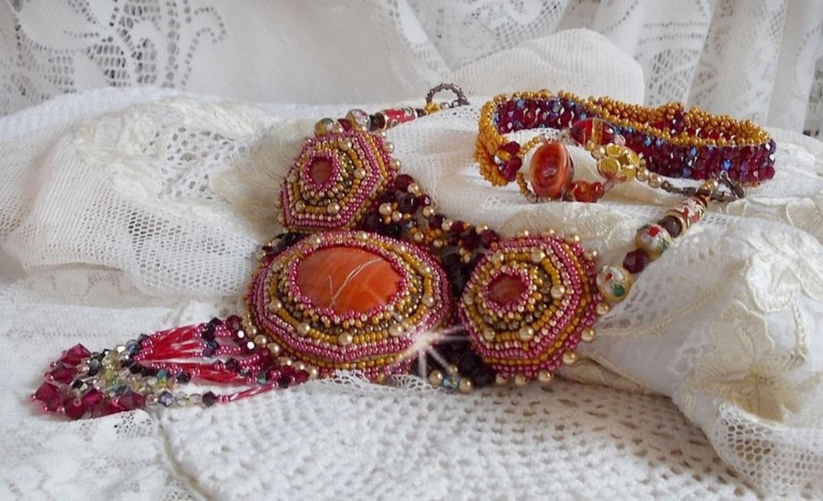 Red Jasper halsband med halvädelstenar Red Jasper med Swarovski-kristaller, cloisonnepärlor, Muranos och fröpärlor