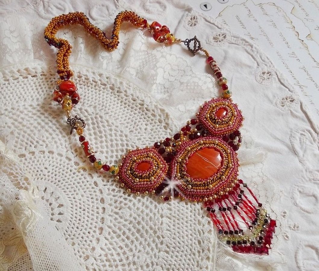 Red Jasper halsband med halvädelstenar Red Jasper med Swarovski-kristaller, cloisonnepärlor, Muranos och fröpärlor