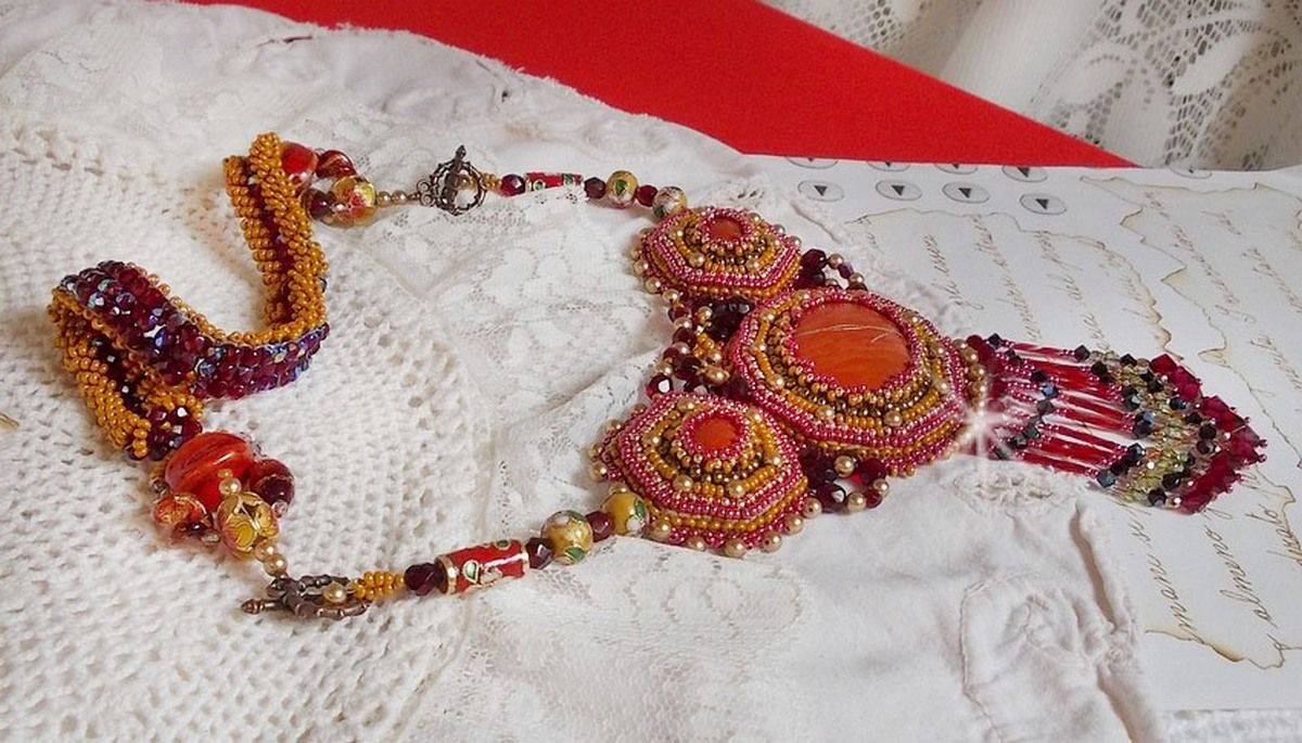 Red Jasper halsband med halvädelstenar Red Jasper med Swarovski-kristaller, cloisonnepärlor, Muranos och fröpärlor