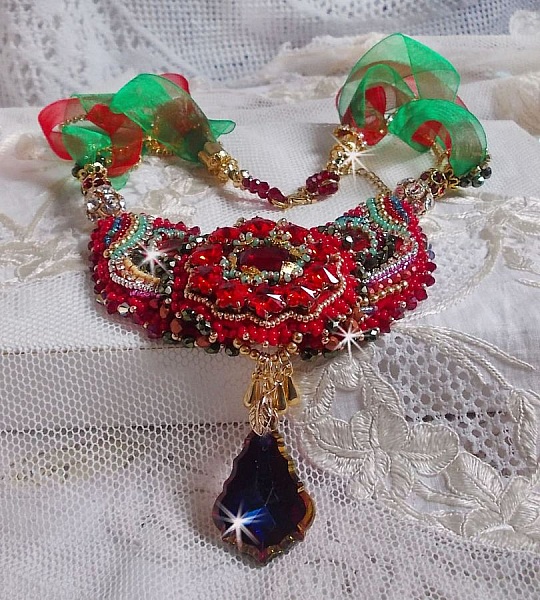 Mia Haute-Couture Barock/Vintage halsband broderat med Swarovski-kristaller, guldpl&auml;terat, p&auml;rlor av olika kvalitet