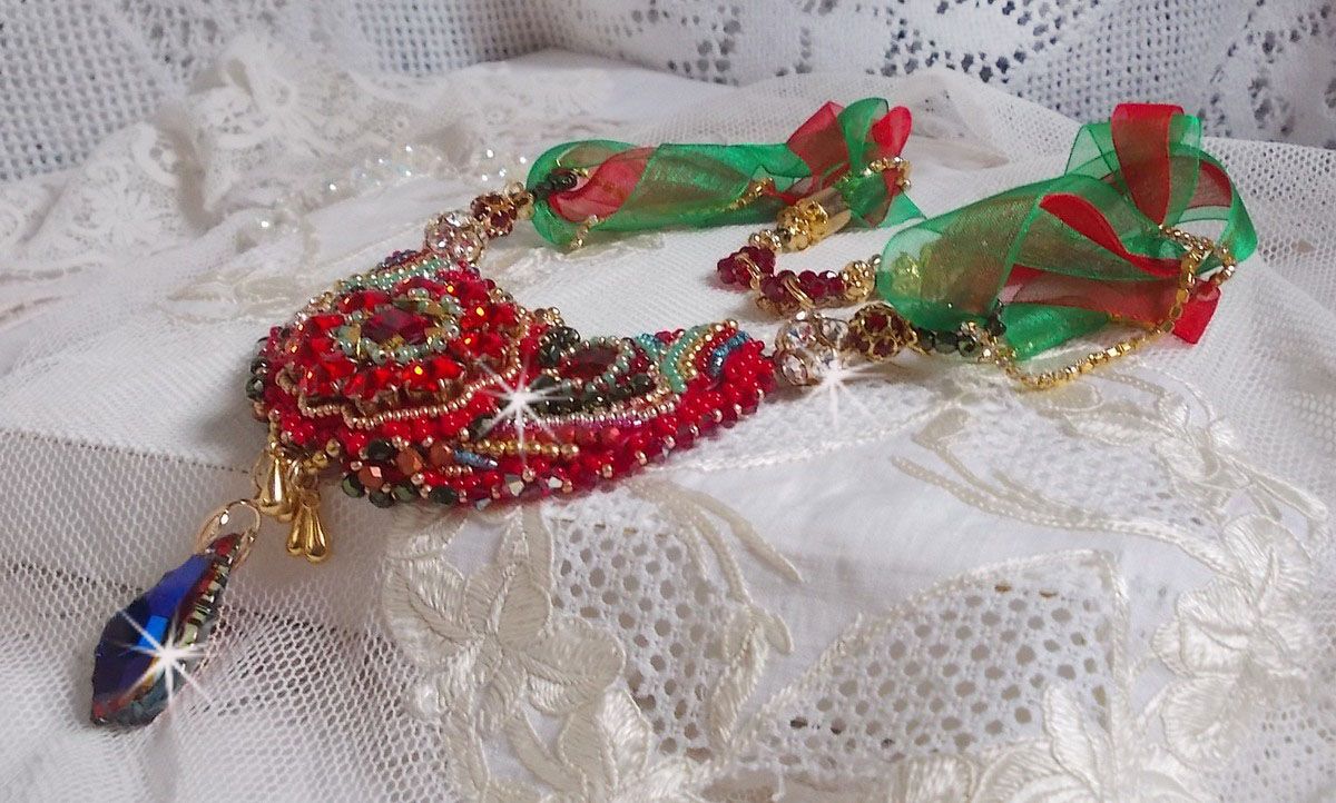 Mia Haute-Couture Barock/Vintage halsband broderat med Swarovski-kristaller, guldpläterat, pärlor av olika kvalitet