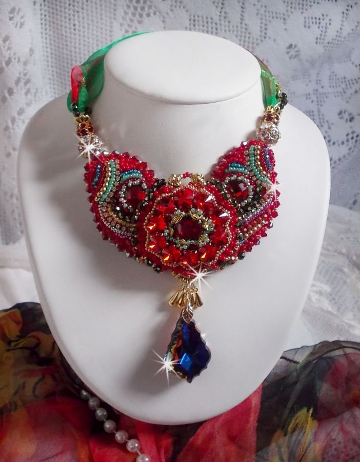 Mia Haute-Couture Barock/Vintage halsband broderat med Swarovski-kristaller, guldpläterat, pärlor av olika kvalitet