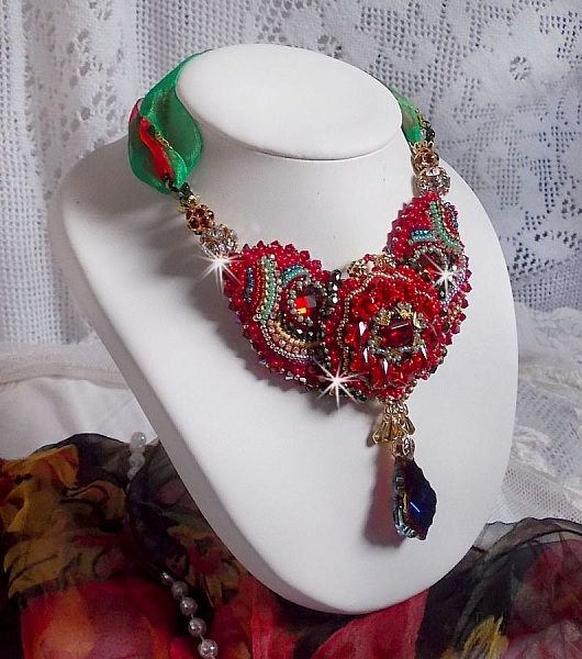 Mia Haute-Couture Barock/Vintage halsband broderat med Swarovski-kristaller, guldpl&auml;terat, p&auml;rlor av olika kvalitet