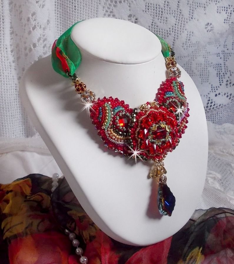 Mia Haute-Couture Barock/Vintage halsband broderat med Swarovski-kristaller, guldpläterat, pärlor av olika kvalitet