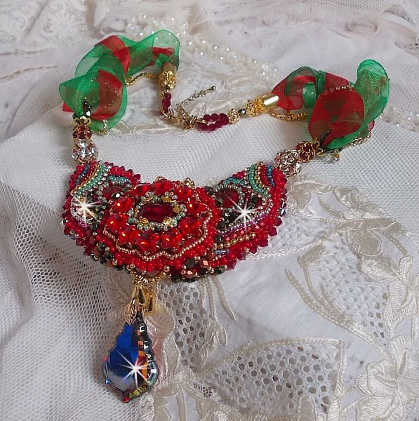Mia Haute-Couture Barock/Vintage halsband broderat med Swarovski-kristaller, guldpl&auml;terat, p&auml;rlor av olika kvalitet