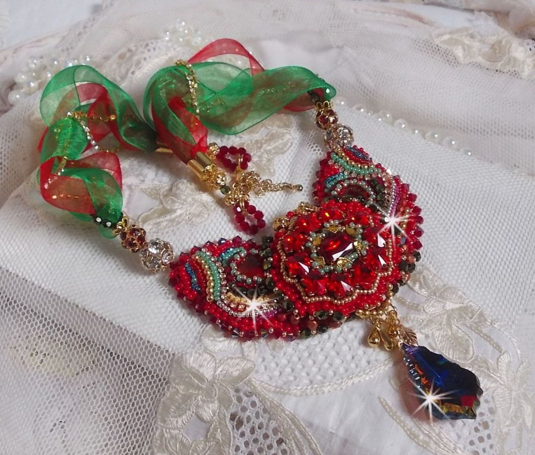 Mia Haute-Couture Barock/Vintage halsband broderat med Swarovski-kristaller, guldpläterat, pärlor av olika kvalitet