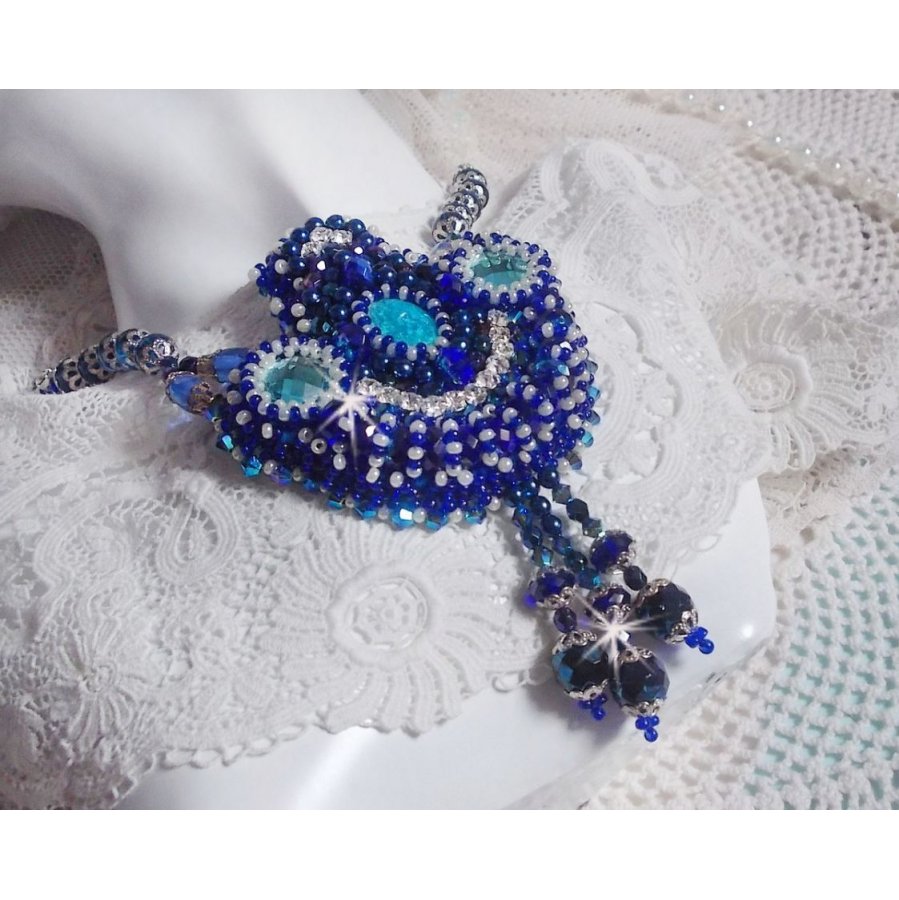 Paris Divine halsband broderat med Swarovski-kristaller, bohemiska kristallpärlor och fröpärlor 