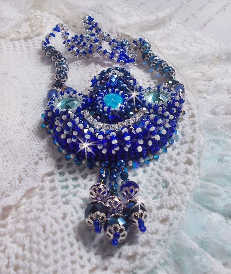 Paris Divine halsband broderat med Swarovski-kristaller, bohemiska kristallpärlor och fröpärlor 