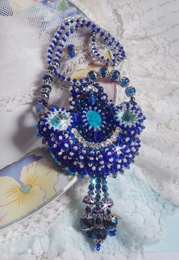 Paris Divine halsband broderat med Swarovski-kristaller, bohemiska kristallpärlor och fröpärlor 