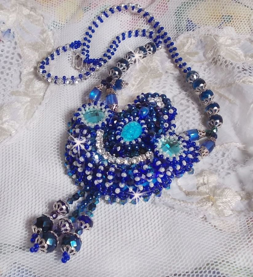 Paris Divine halsband broderat med Swarovski-kristaller, bohemiska kristallpärlor och fröpärlor 