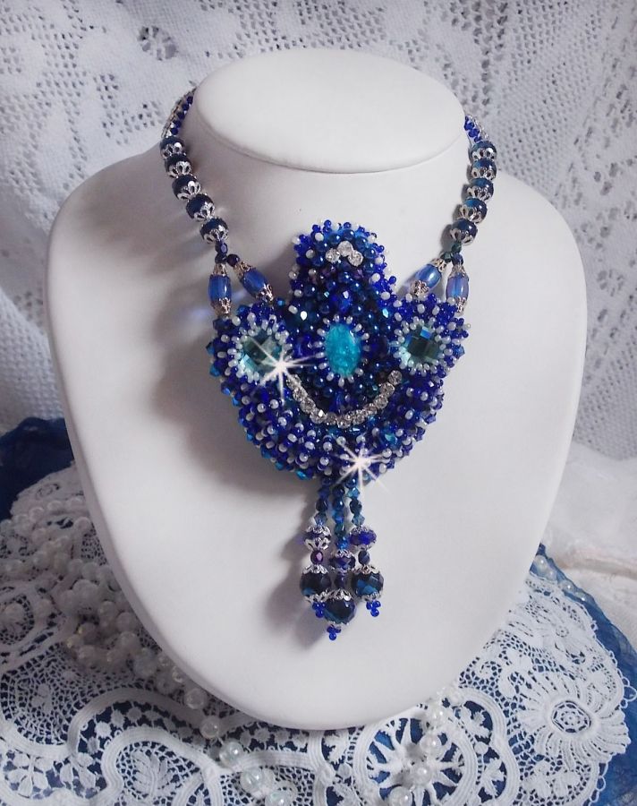 Paris Divine halsband broderat med Swarovski-kristaller, bohemiska kristallpärlor och fröpärlor 