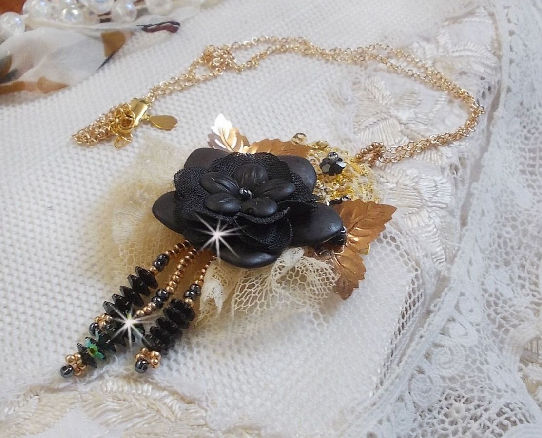 Svart och guld Dreamcatcher hängande halsband med antika spetsar och vackra kristaller