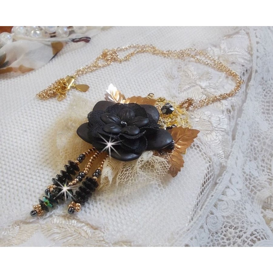 Svart och guld Dreamcatcher hängande halsband med antika spetsar och vackra kristaller