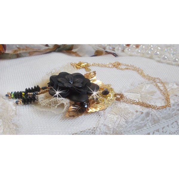 Svart och guld Dreamcatcher hängande halsband med antika spetsar och vackra kristaller