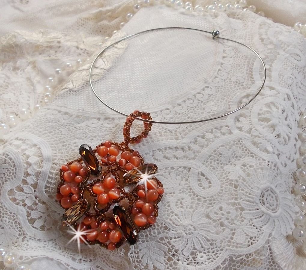 Höstens hängande halsband med Swarovski-kristaller och glaspärlor med kattöga