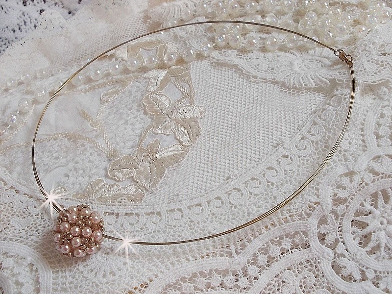 Pearl Ball h&auml;ngande halsband med Swarovski kristallp&auml;rlor