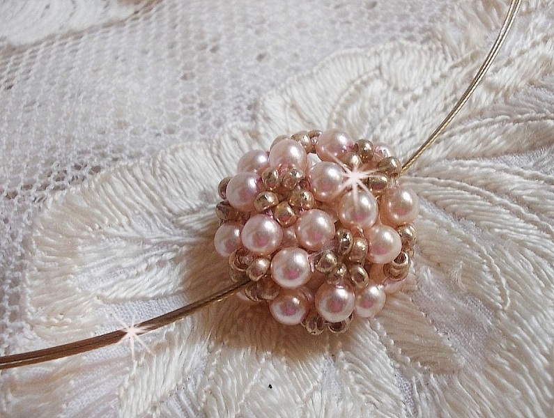 Pearl Ball h&auml;ngande halsband med Swarovski kristallp&auml;rlor