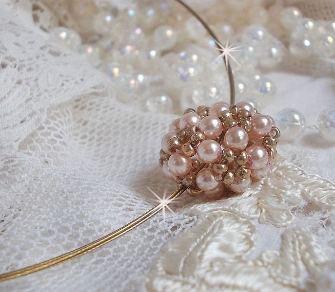 Pearl Ball h&auml;ngande halsband med Swarovski kristallp&auml;rlor