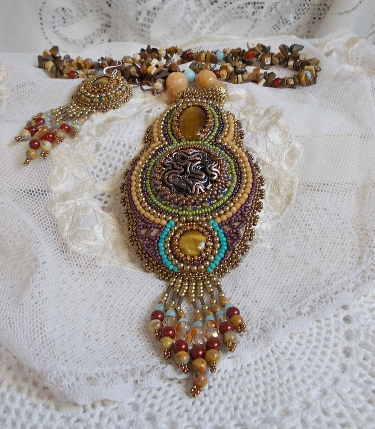 Fauve hängande halsband broderat med flera tigerögon, Haute-Couture stil