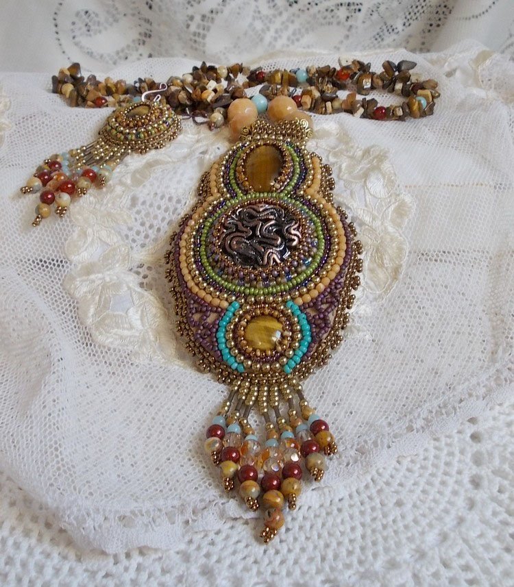 Fauve hängande halsband broderat med flera tigerögon, Haute-Couture stil
