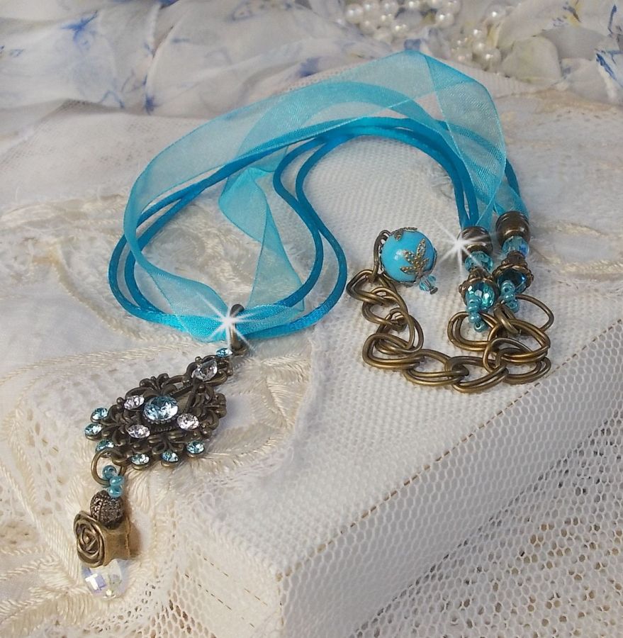 Lady in Blue hängande halsband monterat med Swarovski-kristaller, blomma distanser, löv koppar och band