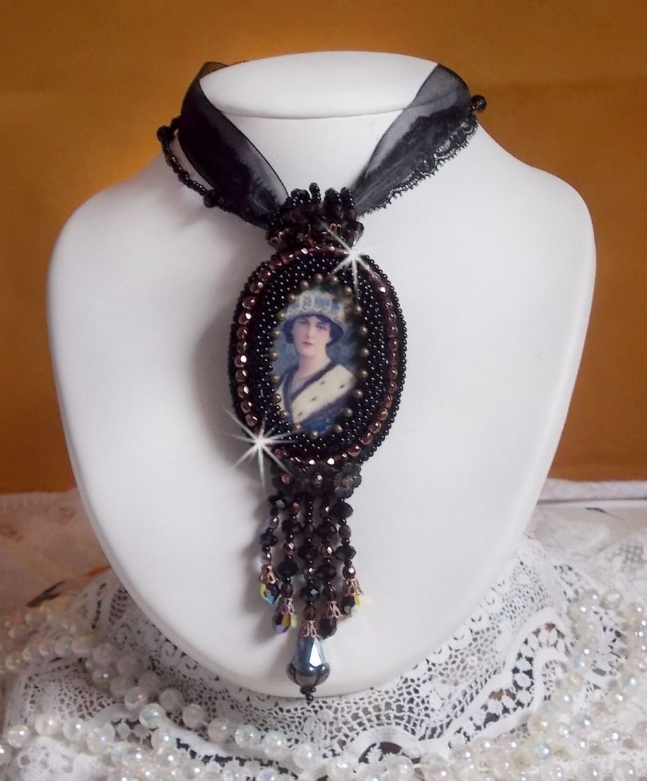 Midnight Daisy halsband med svarta pärlor och Swarovski-kristaller