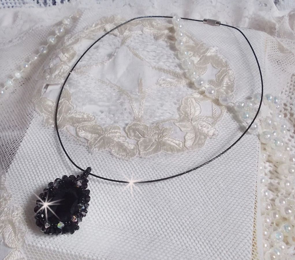 Mirano hängande halsband med Swarovski-kristaller och svarta fröpärlor