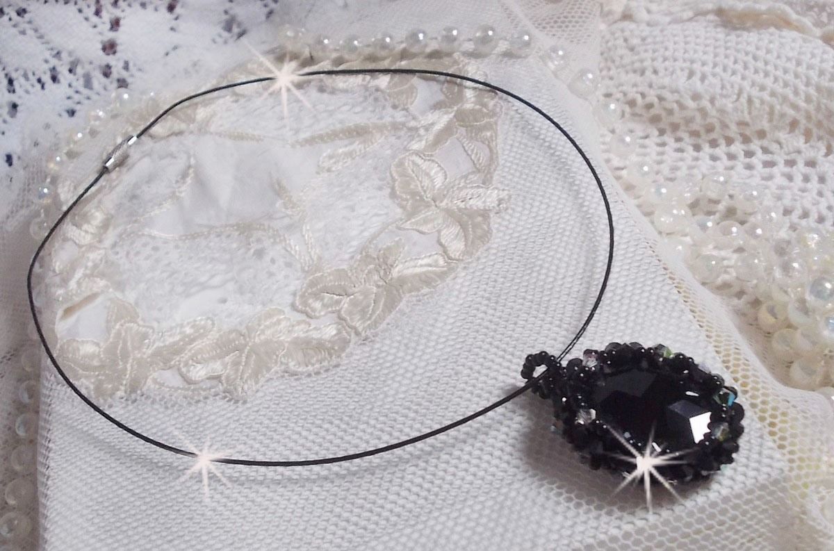 Mirano hängande halsband med Swarovski-kristaller och svarta fröpärlor