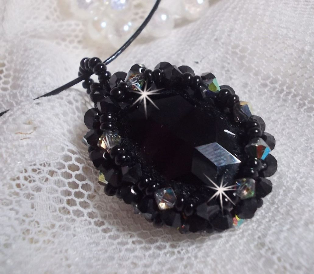 Mirano hängande halsband med Swarovski-kristaller och svarta fröpärlor