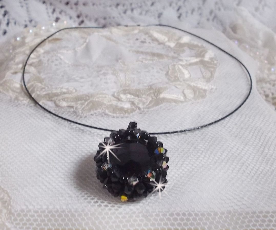 Mirano hängande halsband med Swarovski-kristaller och svarta fröpärlor