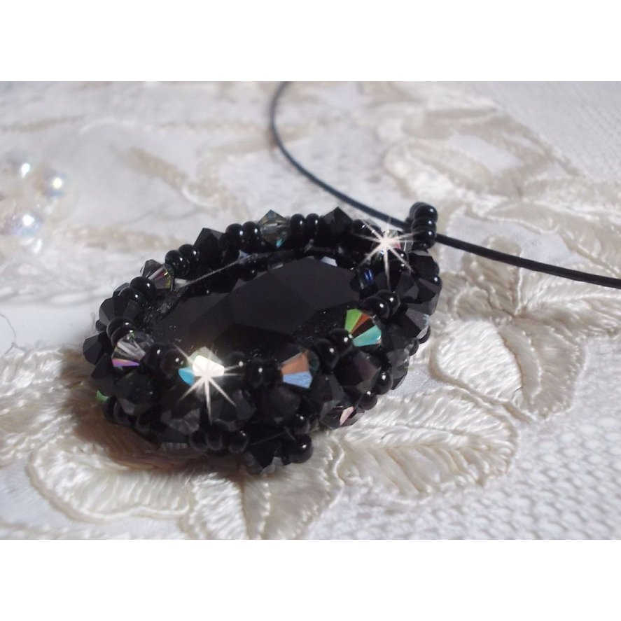 Mirano hängande halsband med Swarovski-kristaller och svarta fröpärlor