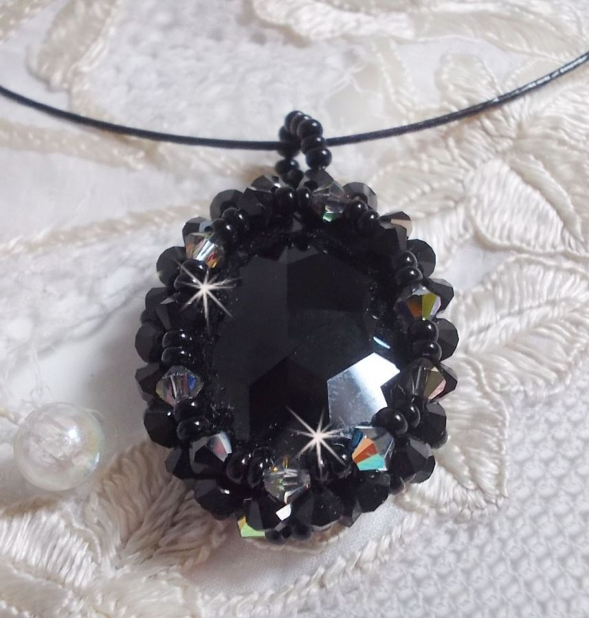 Mirano hängande halsband med Swarovski-kristaller och svarta fröpärlor