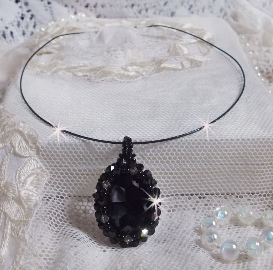 Mirano hängande halsband med Swarovski-kristaller och svarta fröpärlor