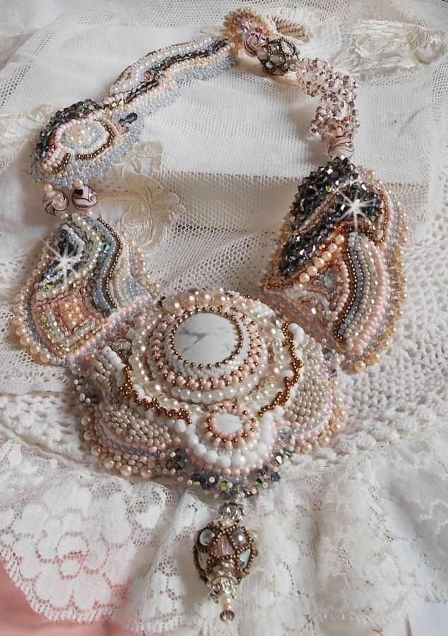 Angelique Marquise des Anges Haute-Couture halsband broderat med ädelstenar och Swarovski-kristaller
