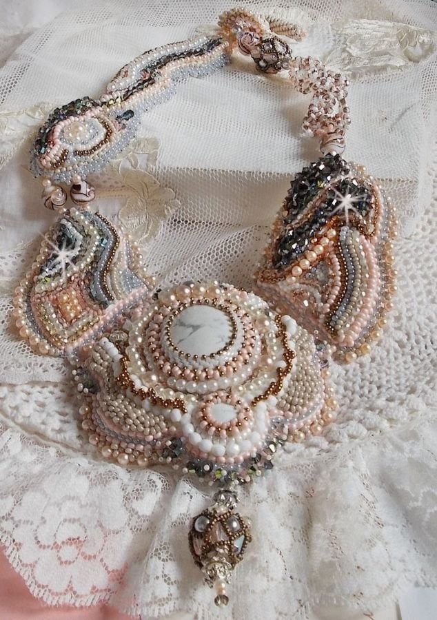 Angelique Marquise des Anges Haute-Couture halsband broderat med ädelstenar och Swarovski-kristaller