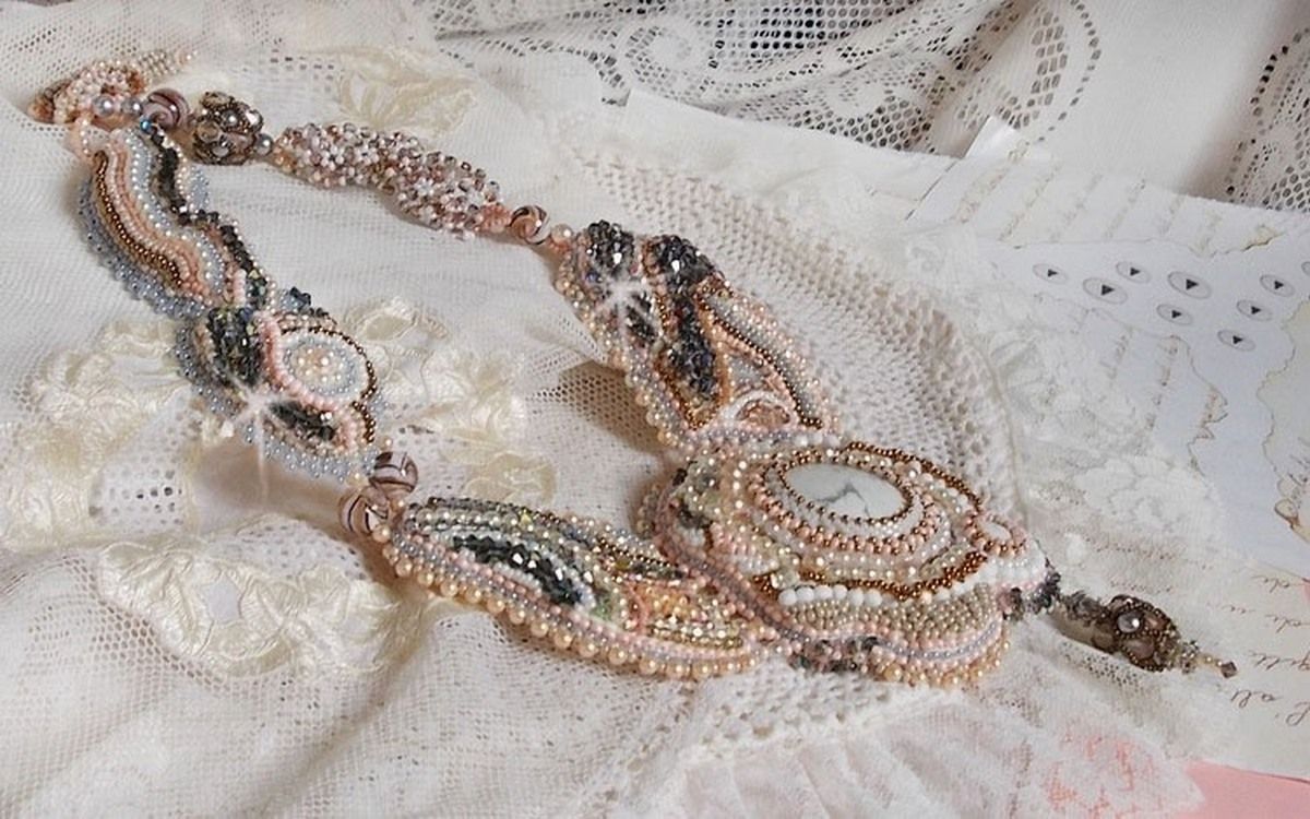 Angelique Marquise des Anges Haute-Couture halsband broderat med ädelstenar och Swarovski-kristaller